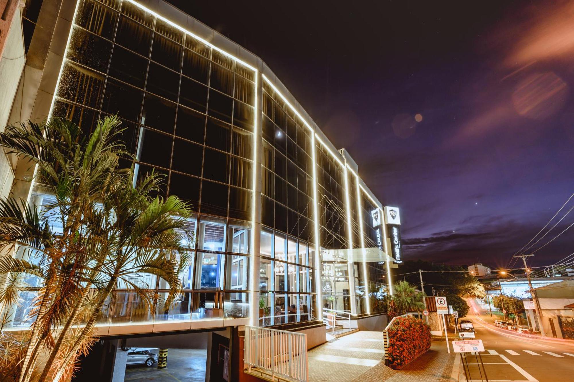 Riellis Center Hotel 보투카투 외부 사진