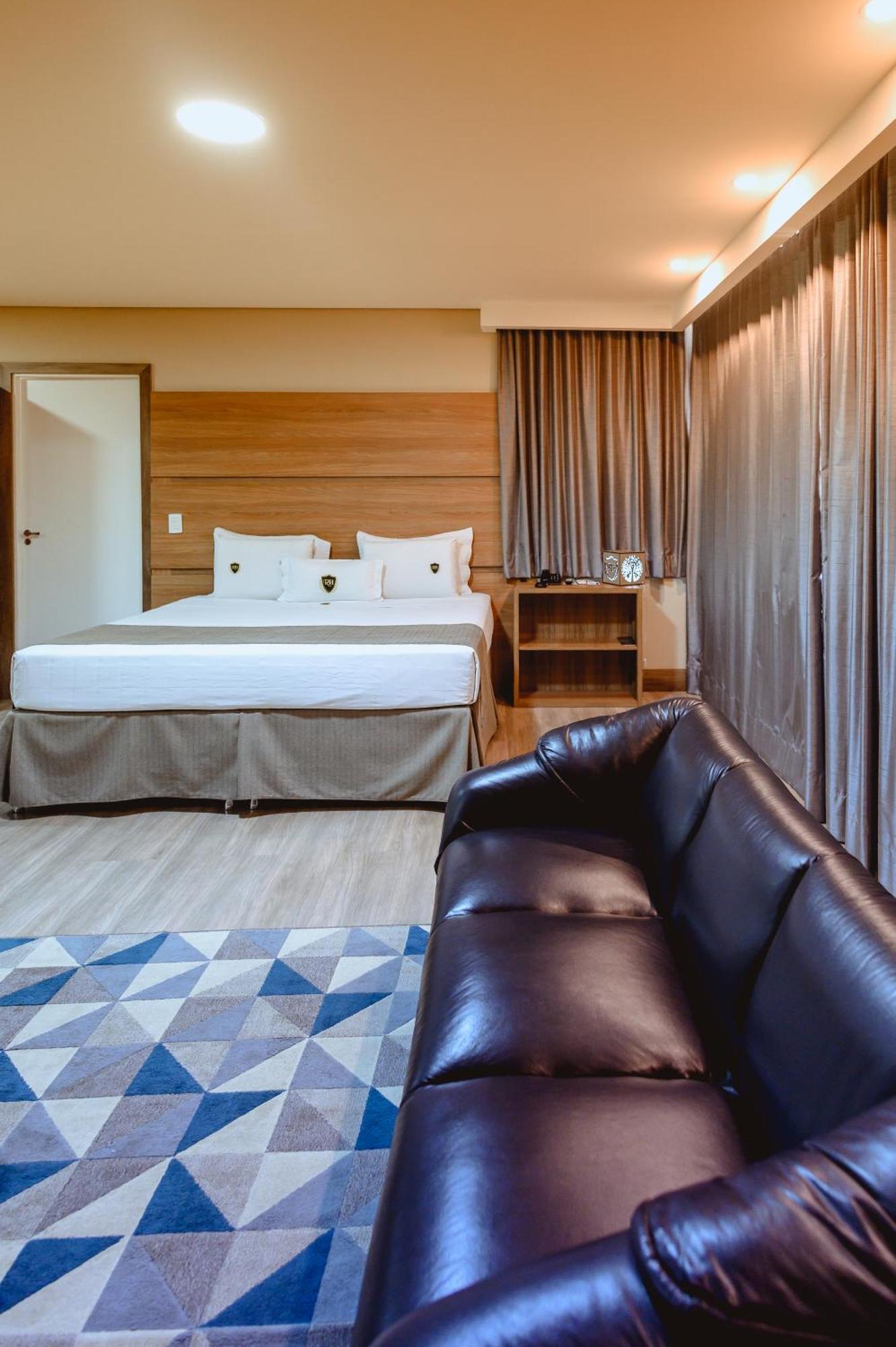 Riellis Center Hotel 보투카투 외부 사진