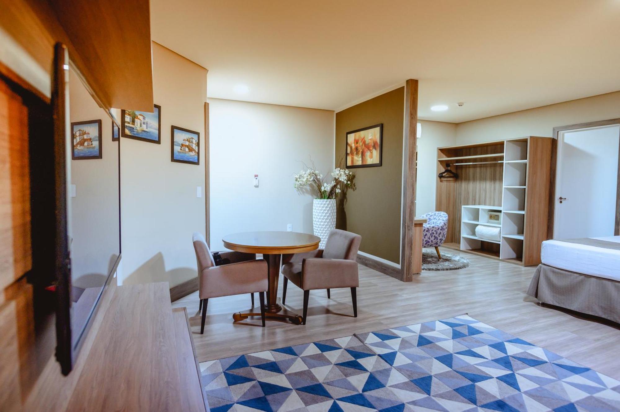 Riellis Center Hotel 보투카투 외부 사진