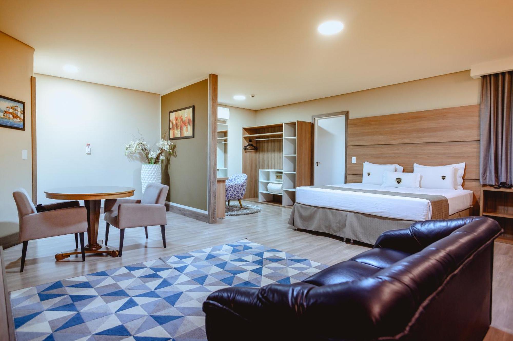 Riellis Center Hotel 보투카투 외부 사진
