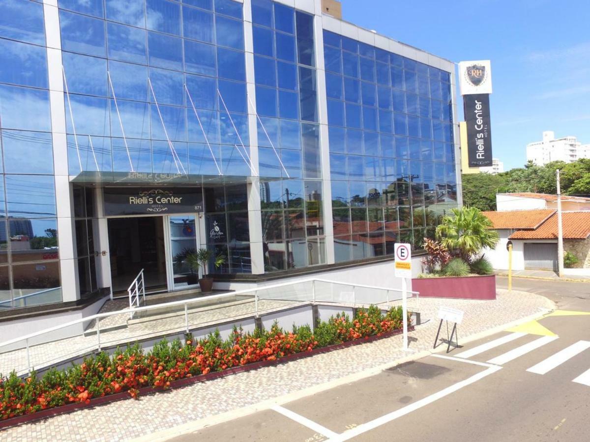 Riellis Center Hotel 보투카투 외부 사진